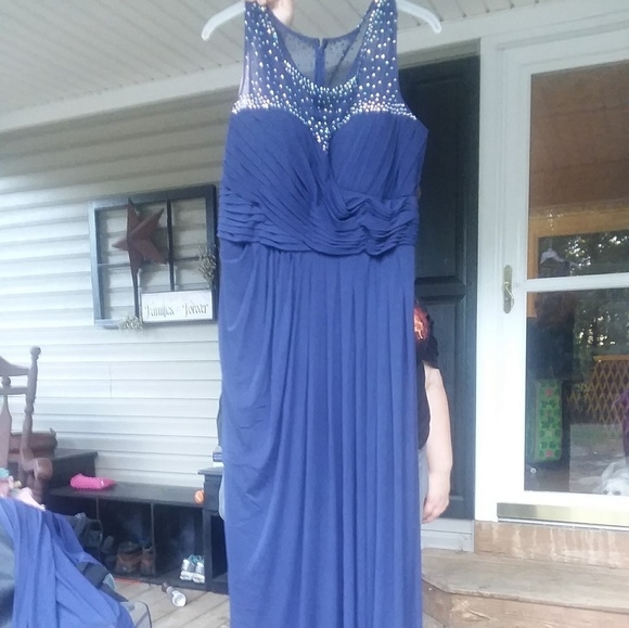 Prom dress - Picture 2 of 2